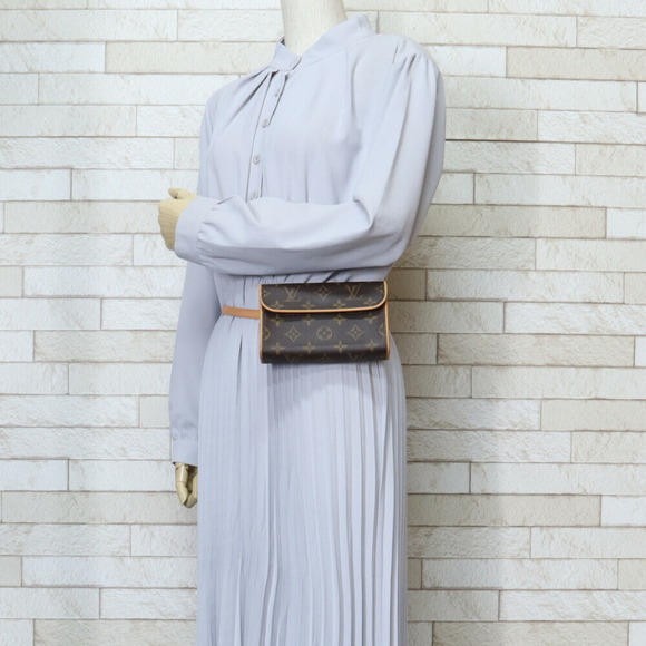 LOUIS VUITTON Authentic Brown Monogram Canvas Pochette Fanny Pack - Picture 2 of 7